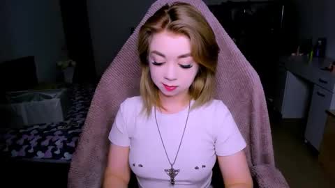 Nicole online show from May 16, 6:07 pm