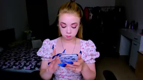 Nicole online show from May 31, 1:28 pm