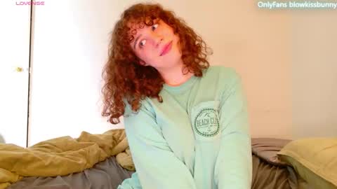 Blow Kiss Bunny online show from April 3, 7:12 pm