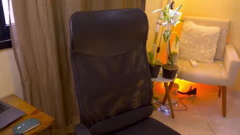 FLORAA online show from January 19, 1:51 pm