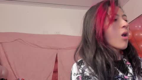 Snapshot of bonniecute_ chatting on March 11, 11:33 am online show from March 11, 11:33 am