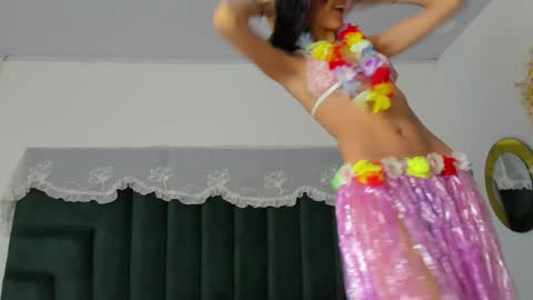 Snapshot of bonniecute_ chatting on January 15, 11:43 am online show from January 15, 11:43 am