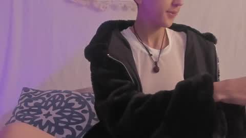 Snapshot of bonniecute_ chatting on March 6, 11:36 am online show from March 6, 11:36 am