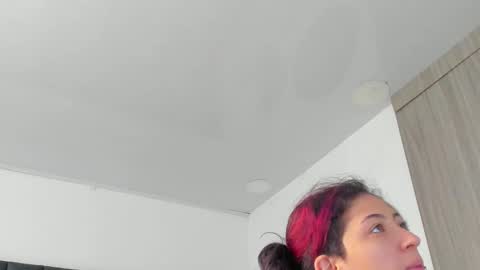 Snapshot of bonniecute_ chatting on February 22, 11:46 am online show from February 22, 11:46 am