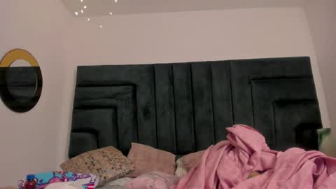   online show from April 9, 11:54 pm