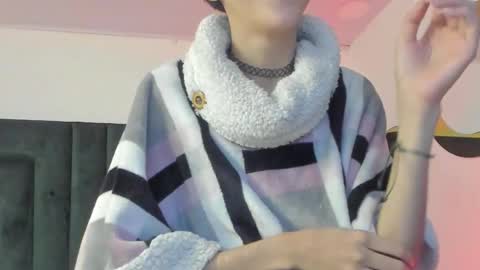 Snapshot of bonniecute_ chatting on March 2, 11:41 am online show from March 2, 11:41 am
