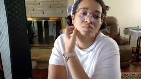 Queen Bon Vivantt online show from December 3, 5:04 pm