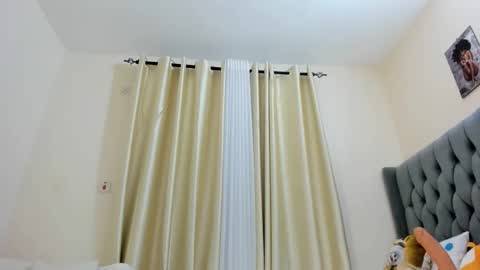 bouncy_booty677 online show from April 8, 7:27 pm