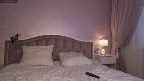 Lana  online show from November 7, 6:30 am