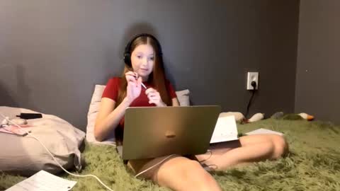 Alice online show from November 25, 4:42 pm