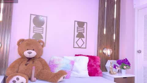 Bree  online show from February 8, 1:04 pm