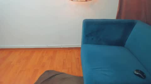 brilliantegirl_ online show from June 6, 7:25 am