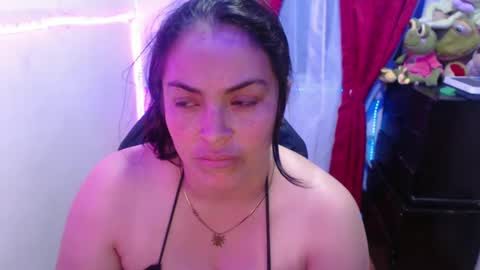 Snapshot of britannysexxy chatting on February 8, 1:32 am scarleth follow mee 3 kis online show from February 8, 1:32 am