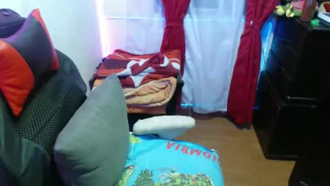 Snapshot of britannysexxy chatting on February 6, 3:06 am scarleth follow mee 3 kis online show from February 6, 3:06 am