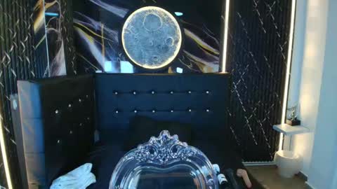 Bruja SCarlata online show from November 10, 10:10 am