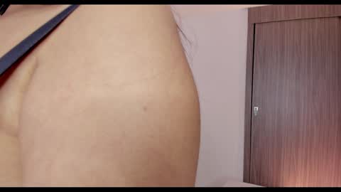 Snapshot of brunnahart chatting on December 5, 3:59 am     online show from December 5, 3:59 am