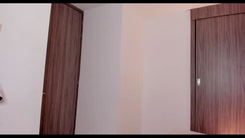 Snapshot of brunnahart chatting on December 2, 6:52 pm     online show from December 2, 6:52 pm