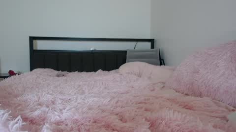 Queen Lola XXX online show from April 8, 5:42 am