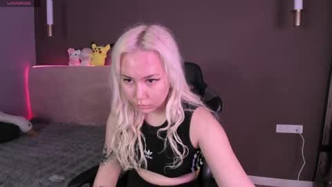 bubblebunny_ online show from June 3, 2:33 pm