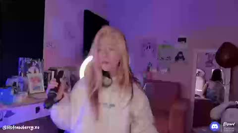 Snapshot of bun_nyx chatting on September 20, 12:32 am        online show from September 20, 12:32 am