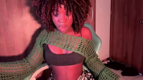 Snapshot of bunny_secrets chatting on October 7, 8:35 pm Isa online show from October 7, 8:35 pm