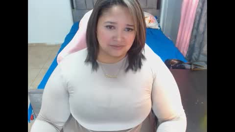busty juicyy online show from December 21, 1:15 pm