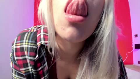 Snapshot of byanca_winklar chatting on December 4, 5:11 pm     online show from December 4, 5:11 pm