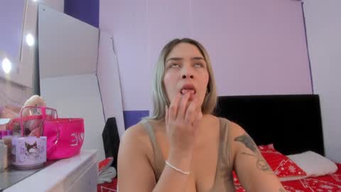 Snapshot of byanca_winklar chatting on December 17, 4:53 pm     online show from December 17, 4:53 pm