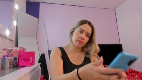 Snapshot of byanca_winklar chatting on December 21, 2:26 pm     online show from December 21, 2:26 pm