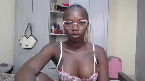 Snapshot of camclit chatting on February 16, 5:15 am Princess online show from February 16, 5:15 am