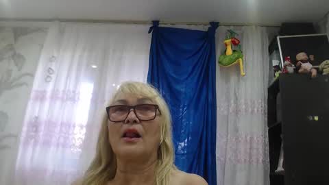 Snapshot of camdiva1 chatting on September 27, 12:01 pm CamDiva1 online show from September 27, 12:01 pm