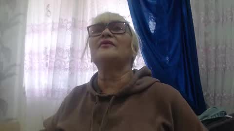 Snapshot of camdiva1 chatting on October 13, 8:17 am CamDiva1 online show from October 13, 8:17 am