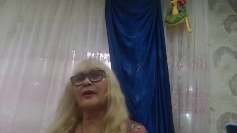 Snapshot of camdiva1 chatting on October 12, 4:37 am CamDiva1 online show from October 12, 4:37 am