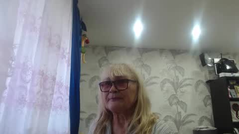 Snapshot of camdiva1 chatting on October 26, 10:22 am CamDiva1 online show from October 26, 10:22 am