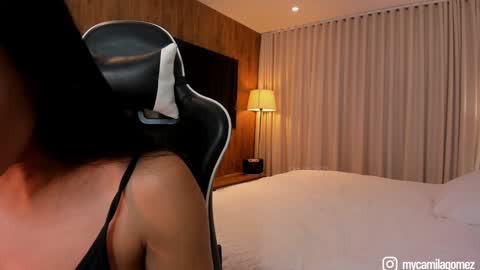 Snapshot of camilagomezz chatting on October 9, 1:10 am Camila online show from October 9, 1:10 am