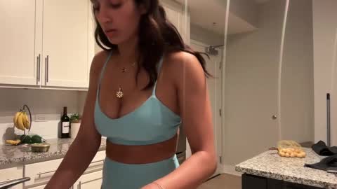 Snapshot of camiliakxoxo chatting on December 8, 12:18 am camiliakxoxo online show from December 8, 12:18 am