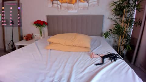 Camilla online show from March 10, 2:15 am