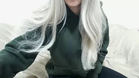 CamilleBunny online show from December 5, 4:23 am