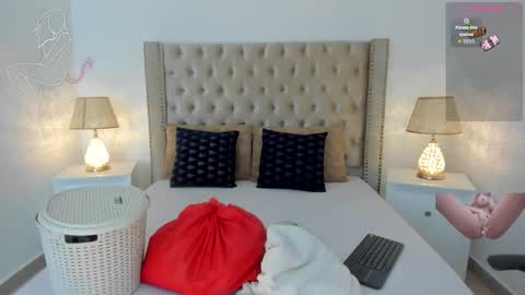 Candie  online show from October 26, 11:38 am