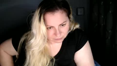 Laura online show from September 29, 9:09 pm