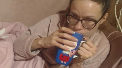 say meow and send tips  online show from February 5, 11:24 am