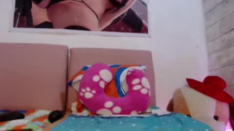 Caro milf  online show from February 7, 1:36 am