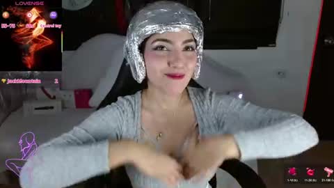 Caroline online show from June 6, 2:12 pm