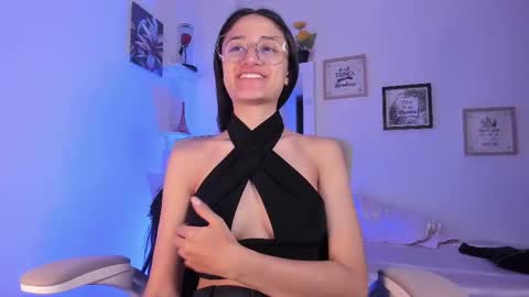 Caroline online show from March 1, 10:31 pm