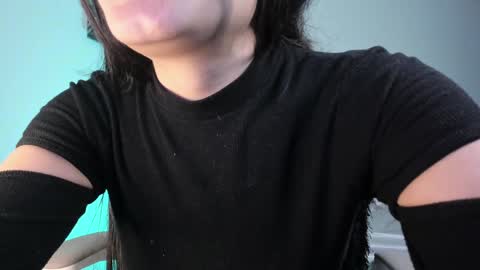 Caroline online show from February 7, 8:42 pm