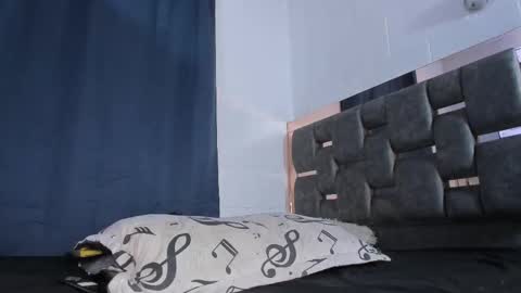 CAROLINE online show from November 26, 2:12 am