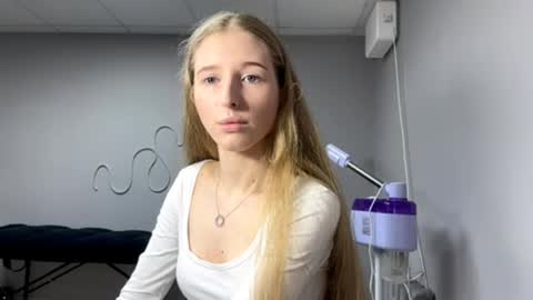 carolynericcardi online show from May 12, 5:26 am
