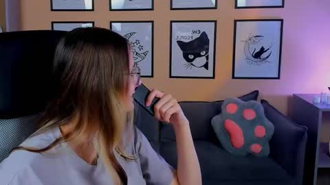 carrie_roses online show from October 3, 5:34 am