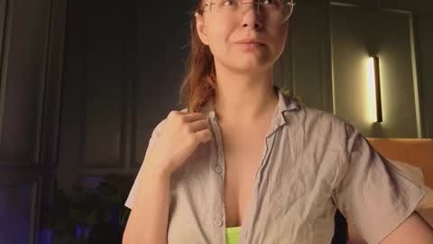 assie online show from December 3, 12:40 pm