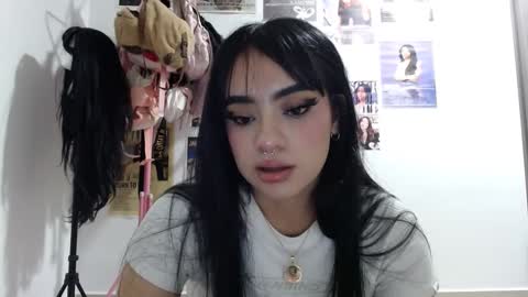 Snapshot of cat_mila_ chatting on October 13, 4:48 am Mila online show from October 13, 4:48 am